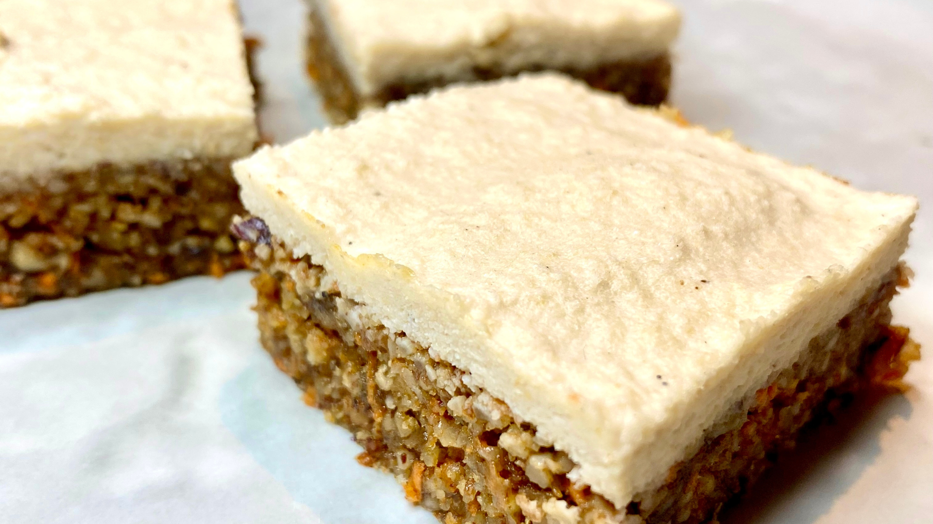 Raw gulrotkake med cashewfrosting